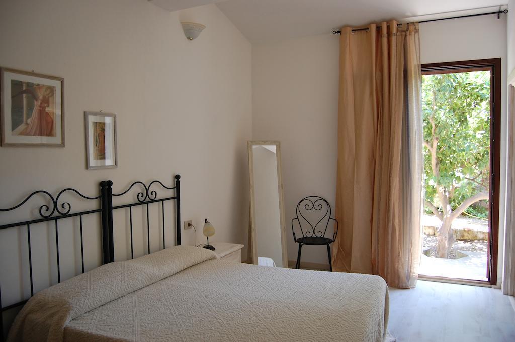 Andrea E Valentina Bed & Breakfast S'Archittu Oda fotoğraf